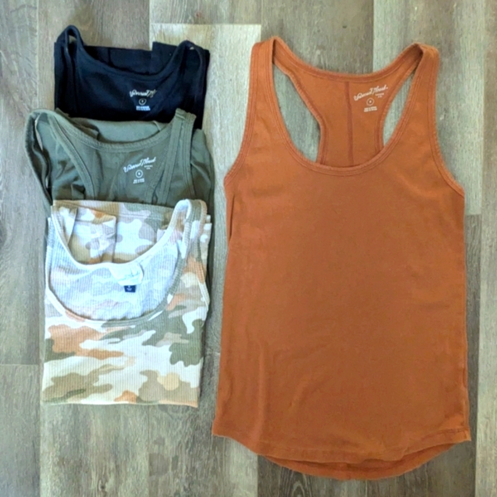 4 Pak Universal Thread Women's Multicolor Tank Tops - Size M